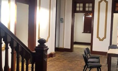 VENTA DE LINDA CASONA EN JESUS MARIA IDEAL PARA EMPRESAS DIVERSAS, CENTROS MEDICOS Y DENTALES, INSTITUTOS, ETC.