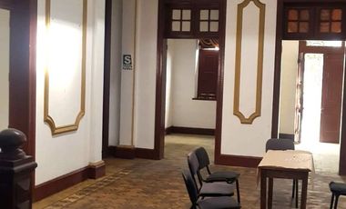 VENTA DE LINDA CASONA EN JESUS MARIA IDEAL PARA EMPRESAS DIVERSAS, CENTROS MEDICOS Y DENTALES, INSTITUTOS, ETC.