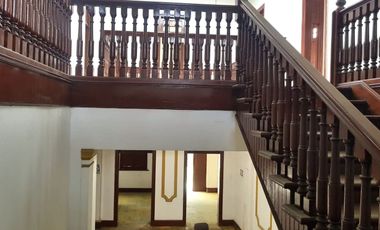 VENTA DE LINDA CASONA EN JESUS MARIA IDEAL PARA EMPRESAS DIVERSAS, CENTROS MEDICOS Y DENTALES, INSTITUTOS, ETC.