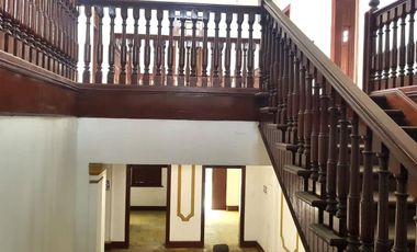 VENTA DE LINDA CASONA EN JESUS MARIA IDEAL PARA EMPRESAS DIVERSAS, CENTROS MEDICOS Y DENTALES, INSTITUTOS, ETC.