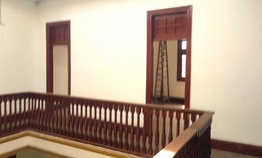 VENTA DE LINDA CASONA EN JESUS MARIA IDEAL PARA EMPRESAS DIVERSAS, CENTROS MEDICOS Y DENTALES, INSTITUTOS, ETC.