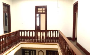 VENTA DE LINDA CASONA EN JESUS MARIA IDEAL PARA EMPRESAS DIVERSAS, CENTROS MEDICOS Y DENTALES, INSTITUTOS, ETC.