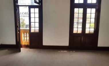VENTA DE LINDA CASONA EN JESUS MARIA IDEAL PARA EMPRESAS DIVERSAS, CENTROS MEDICOS Y DENTALES, INSTITUTOS, ETC.