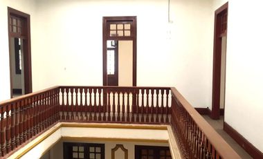 VENTA DE LINDA CASONA EN JESUS MARIA IDEAL PARA EMPRESAS DIVERSAS, CENTROS MEDICOS Y DENTALES, INSTITUTOS, ETC.