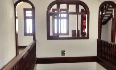 VENTA DE LINDA CASONA EN JESUS MARIA IDEAL PARA EMPRESAS DIVERSAS, CENTROS MEDICOS Y DENTALES, INSTITUTOS, ETC.