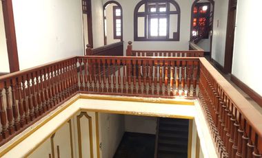 VENTA DE LINDA CASONA EN JESUS MARIA IDEAL PARA EMPRESAS DIVERSAS, CENTROS MEDICOS Y DENTALES, INSTITUTOS, ETC.
