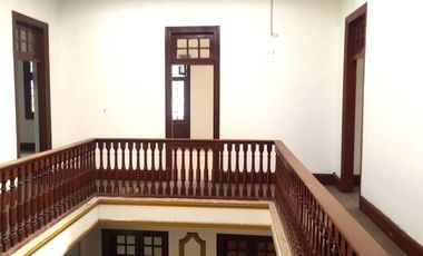 VENTA DE LINDA CASONA EN JESUS MARIA IDEAL PARA EMPRESAS DIVERSAS, CENTROS MEDICOS Y DENTALES, INSTITUTOS, ETC.