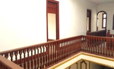 VENTA DE LINDA CASONA EN JESUS MARIA IDEAL PARA EMPRESAS DIVERSAS, CENTROS MEDICOS Y DENTALES, INSTITUTOS, ETC.