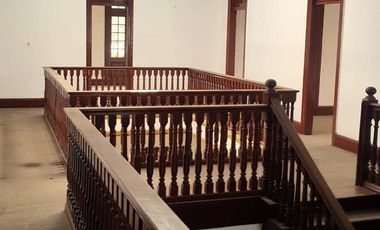 VENTA DE LINDA CASONA EN JESUS MARIA IDEAL PARA EMPRESAS DIVERSAS, CENTROS MEDICOS Y DENTALES, INSTITUTOS, ETC.