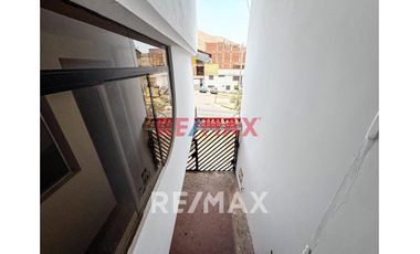 Casa En Venta De 3 Pisos En Ventanilla