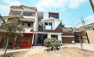 Casa En Venta De 3 Pisos En Ventanilla