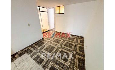 Casa En Venta De 3 Pisos En Ventanilla