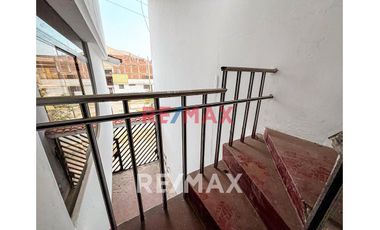 Casa En Venta De 3 Pisos En Ventanilla