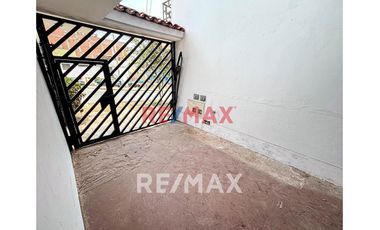Casa En Venta De 3 Pisos En Ventanilla
