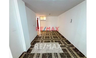 Casa En Venta De 3 Pisos En Ventanilla