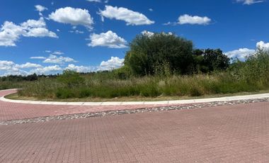 EXCELENTE TERRENO COMERCIAL EN RENTA JUSTO FRENTE AL SOMNUS DENTRO DE CIUDAD MADERAS IDEAL PARA FARMACIAS O TIENDAS DE AUTOSERVICIO