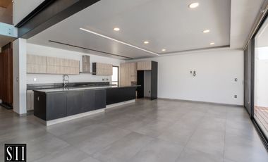 Casa en Renta, La Vista Residencial 3 Recamaras Cada una con baño completo, t:225 m2  C: 318 m2