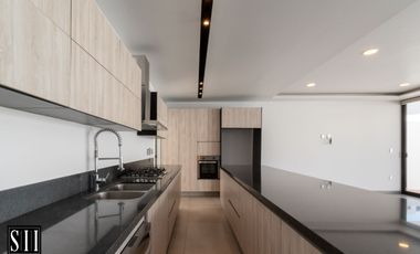 Casa en Renta, La Vista Residencial 3 Recamaras Cada una con baño completo, t:225 m2  C: 318 m2