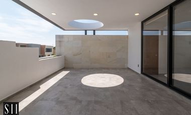 Casa en Renta, La Vista Residencial 3 Recamaras Cada una con baño completo, t:225 m2  C: 318 m2