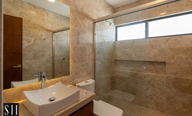 Casa en Renta, La Vista Residencial 3 Recamaras Cada una con baño completo, t:225 m2  C: 318 m2