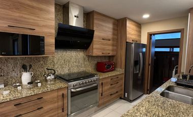 SE RENTA CASA AMUEBLADA 4 RECAMARAS FRACCIONAMIENTO LA CIMA SERVICIOS INCLUIDOS