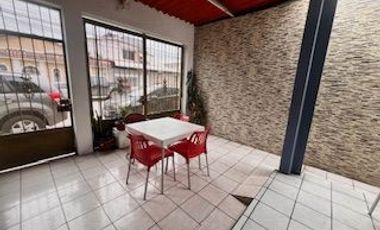 EN VENTA CASA 1 PLANTA EN CDLA. LAS TEJAS, AV 25 DE JULIO, SUR GYE