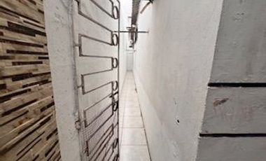 EN VENTA CASA 1 PLANTA EN CDLA. LAS TEJAS, AV 25 DE JULIO, SUR GYE