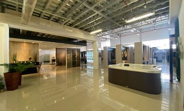 EN ALQUILER LOCAL COMERCIAL EN LA AURORA SAMBORONDÓN