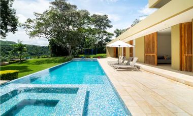 TE ALQUILO EXCLUSIVA FINCA MEDIALUNA EN BUCARAMANGA LLAMANOS AL3242060686 LOS ESPERAMOS.