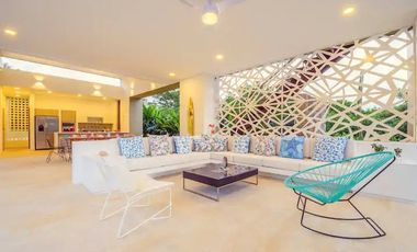 TE ALQUILO EXCLUSIVA FINCA MEDIALUNA EN BUCARAMANGA LLAMANOS AL3242060686 LOS ESPERAMOS.