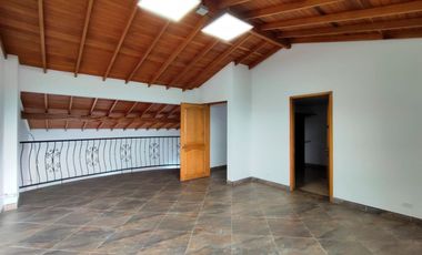 46491 Casa Comercial en Arriendo Loma del Escobero