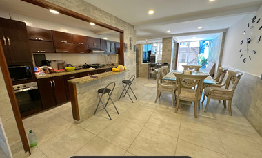 amplia casa a la venta con piscina en la vereda vanguardia