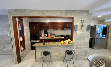 amplia casa a la venta con piscina en la vereda vanguardia