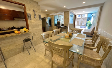 amplia casa a la venta con piscina en la vereda vanguardia