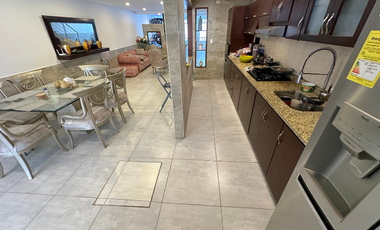 amplia casa a la venta con piscina en la vereda vanguardia