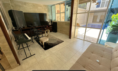 amplia casa a la venta con piscina en la vereda vanguardia