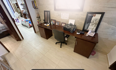 amplia casa a la venta con piscina en la vereda vanguardia