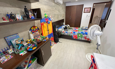 amplia casa a la venta con piscina en la vereda vanguardia