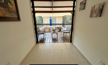 amplia casa a la venta con piscina en la vereda vanguardia