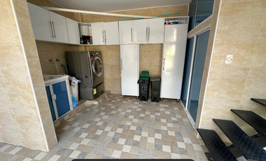 amplia casa a la venta con piscina en la vereda vanguardia