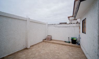 SE VENDE CASA EN CONDOMINIO PORTOBELO.