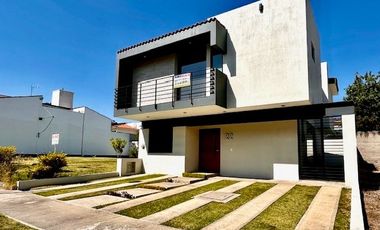 CASA EN VENTA, FRACCIONAMIENTO BOSQUES DE SANTA ANITA