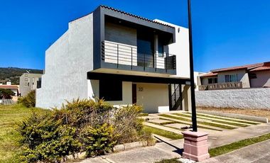 CASA EN VENTA, FRACCIONAMIENTO BOSQUES DE SANTA ANITA