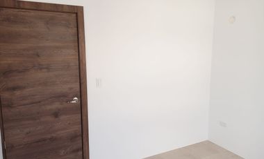 Casa por estrenar de venta en la Urbanización Los Prados, Vía a Salitre.