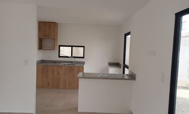Casa por estrenar de venta en la Urbanización Los Prados, Vía a Salitre.