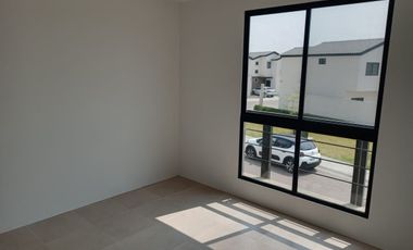 Casa por estrenar de venta en la Urbanización Los Prados, Vía a Salitre.