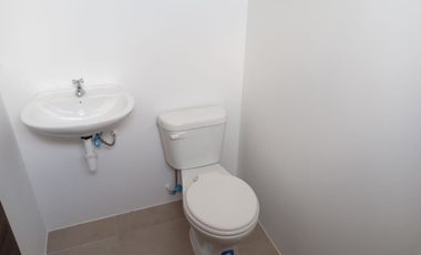 Casa por estrenar de venta en la Urbanización Los Prados, Vía a Salitre.