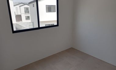 Casa por estrenar de venta en la Urbanización Los Prados, Vía a Salitre.