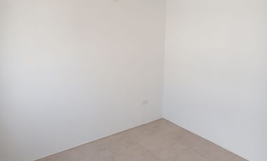 Casa por estrenar de venta en la Urbanización Los Prados, Vía a Salitre.