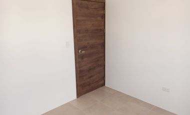 Casa por estrenar de venta en la Urbanización Los Prados, Vía a Salitre.